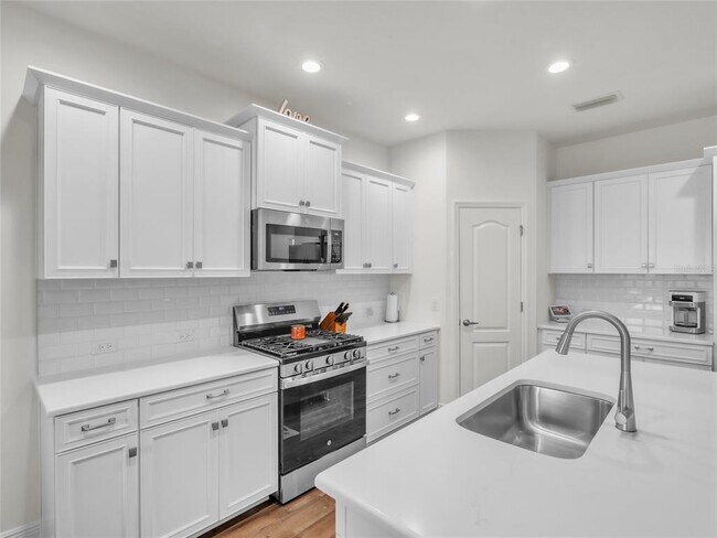 Building Photo - 10108 Hammock Brook Dr