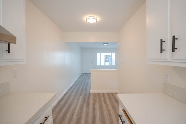 Building Photo - 821 W 167th St