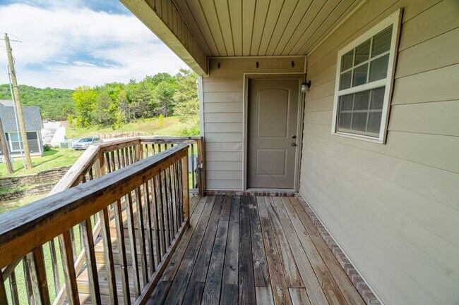 Building Photo - 4 Bedroom 2.5 Bath Townhome near UofA!  Fenced yard coming soon!!