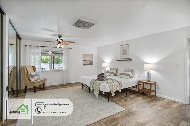 Building Photo - 3317 Riverside Dr