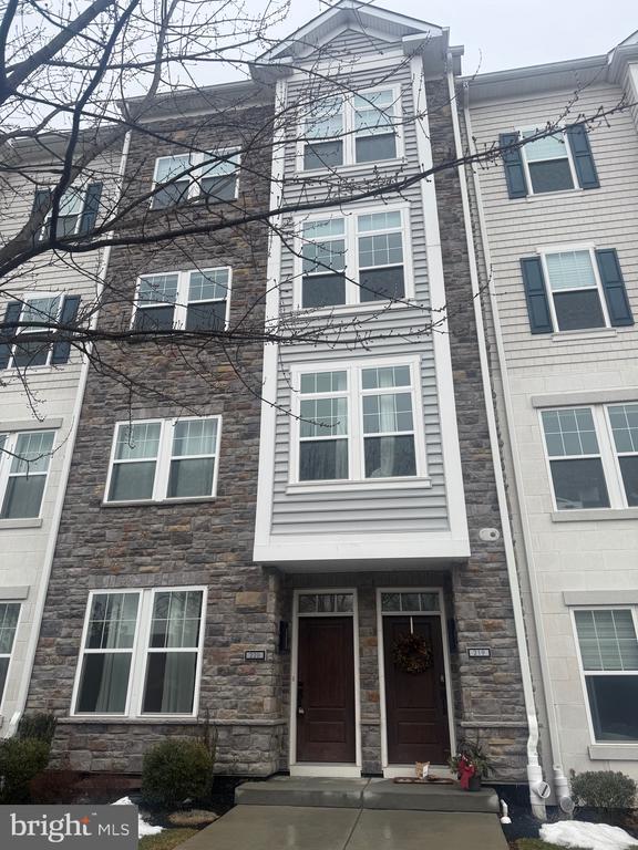 Building Photo - 220 Charles Ellis Dr