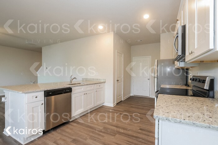 Building Photo - 4000 Bridgewood Wy