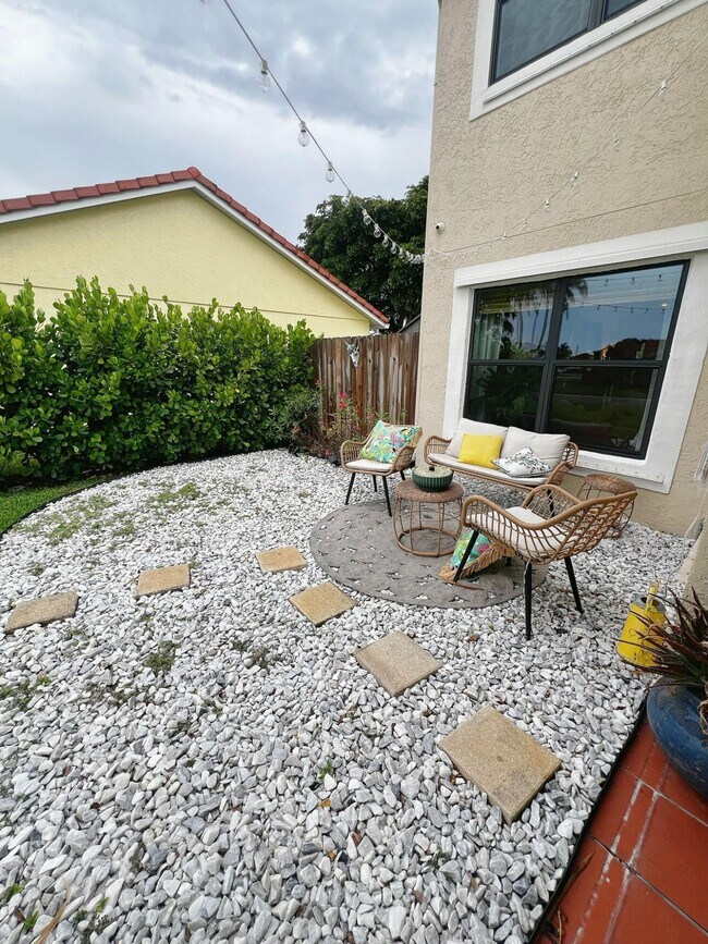 Building Photo - 9775 Arbor Meadow Dr