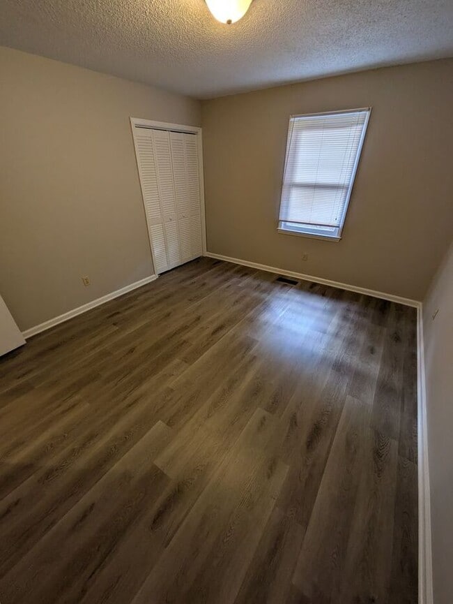 Building Photo - 2BD/1.5BA Townhome in Hickory