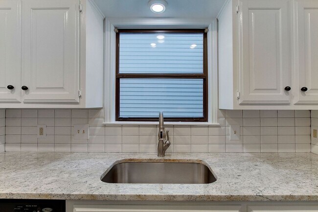 Building Photo - Foster Lane Town Homes NM