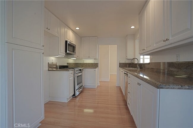 Building Photo - 16 Savona Ct