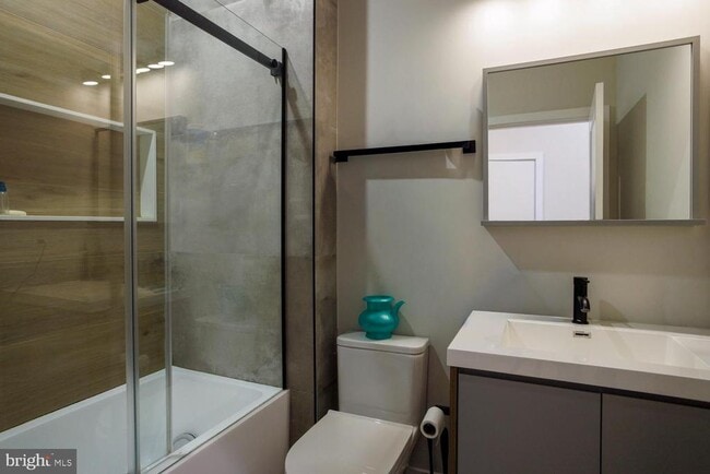 Building Photo - 618 N 35th St