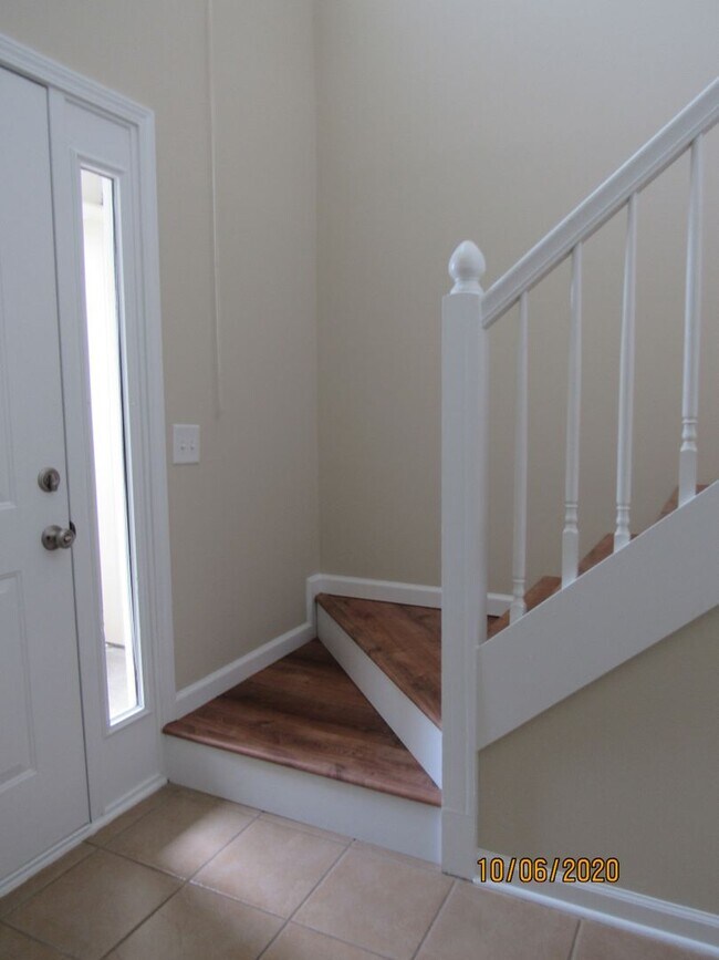 Building Photo - 207 Winthrope Ln