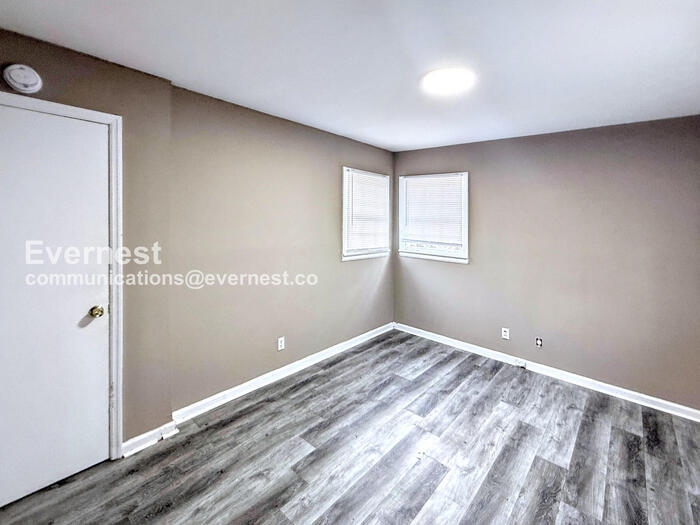 Building Photo - 920 80th St S