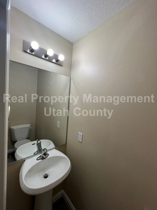 Building Photo - Pet Friendly Home with Fully fenced back yard