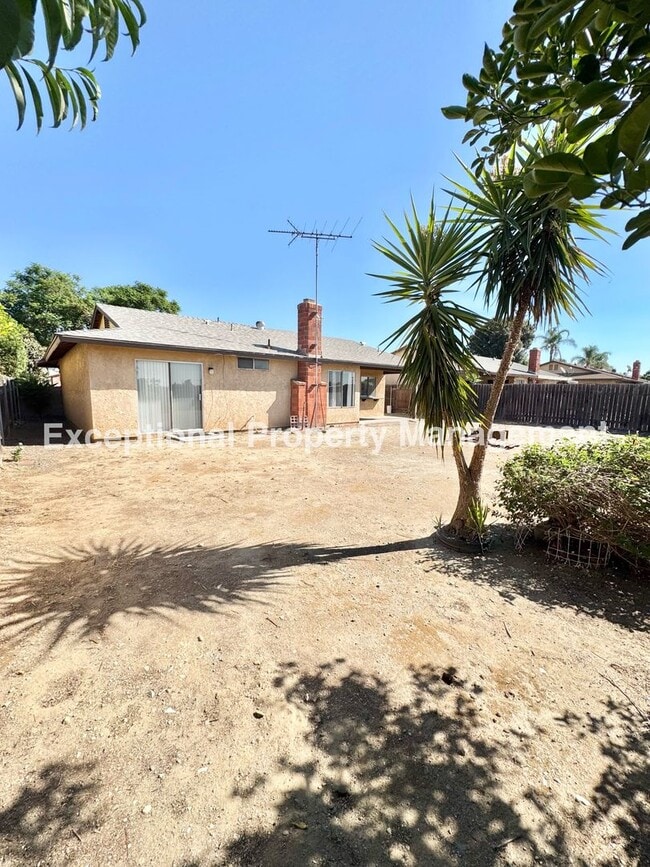Building Photo - Ready to move in 3 bedroom 2 bath home