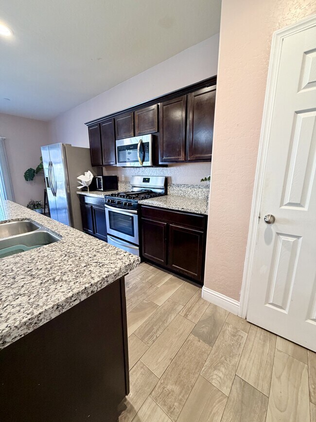 Building Photo - 1736 Berry St