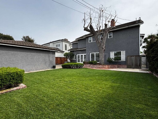 Building Photo - 5147 E Los Flores St