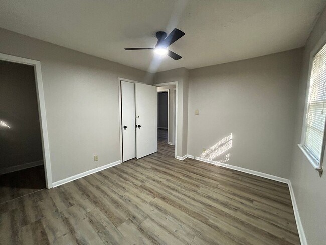 Building Photo - 745 Rustland Dr