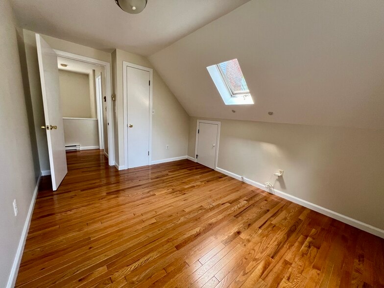 Bedroom - 99 Spruce St