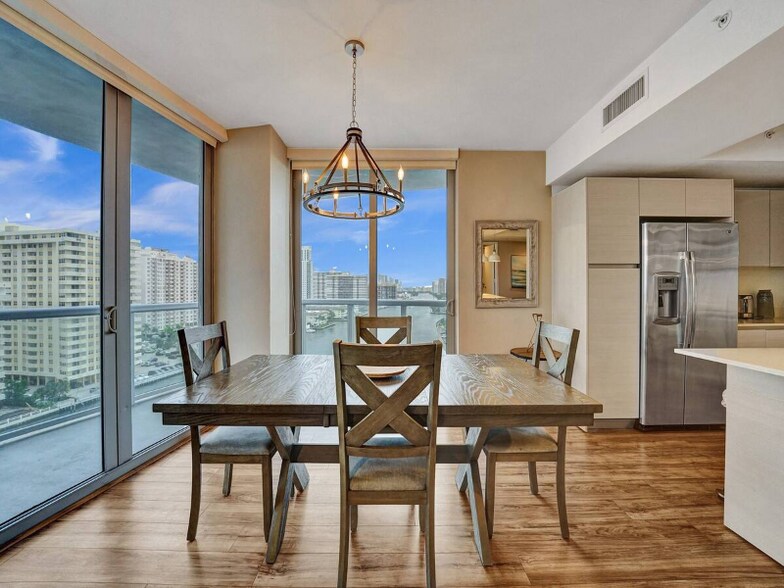Building Photo - 2602 E Hallandale Beach Blvd