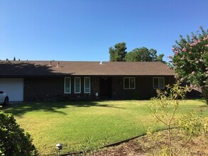 Building Photo - 4 bedroom 2 1/2 bath house in Yuba City