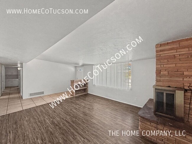 Building Photo - 800 N Alamo Ave