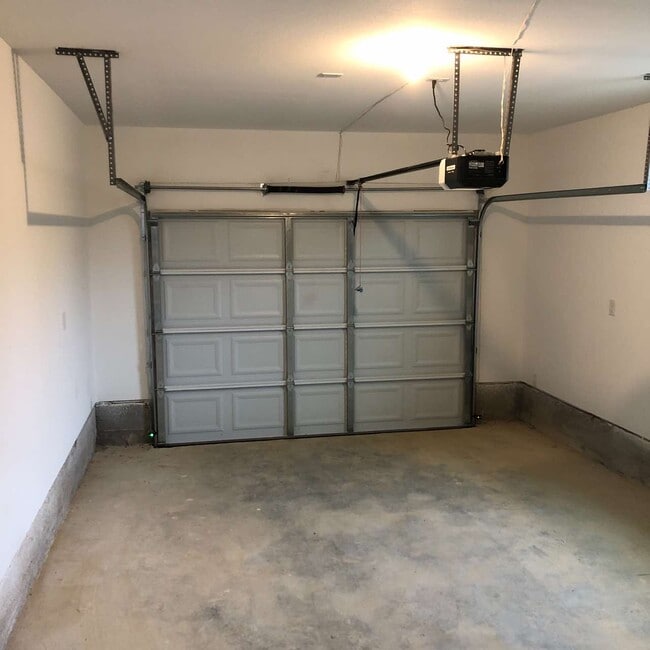 Building Photo - 700 W Parnell St