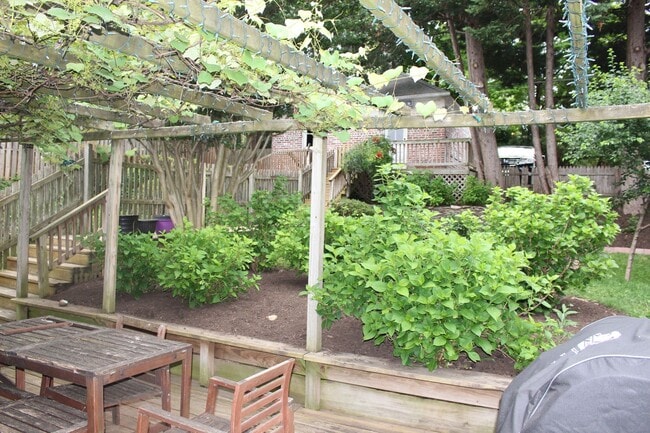 Building Photo - "Coming Soon" NW DC locale...3 level - 2/2.5 w/ off street parking  - 17 months only -