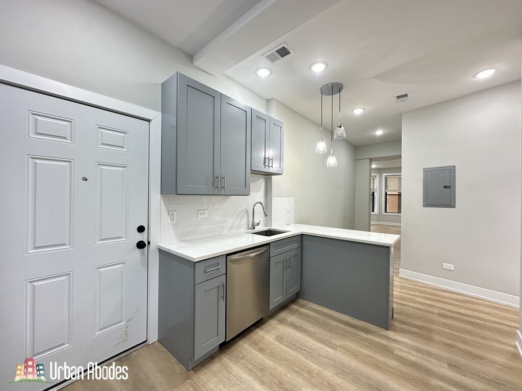 Building Photo - 445 W Belden Ave