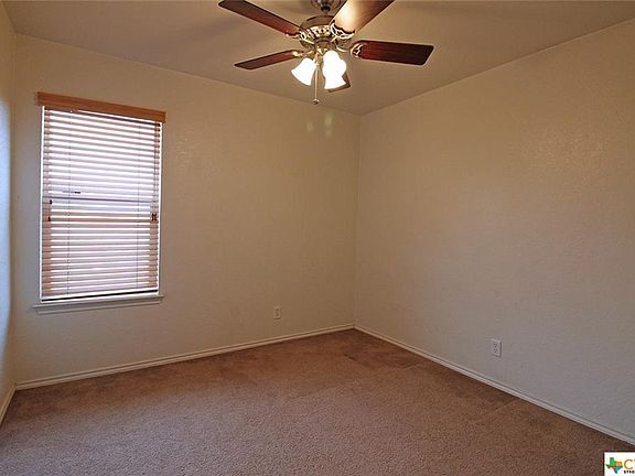 Building Photo - 3901 Captain Dr