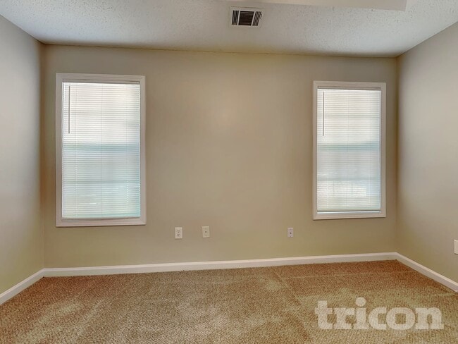 Building Photo - 294 3rd Ave