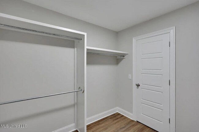 Building Photo - 253 Chartleigh Cir