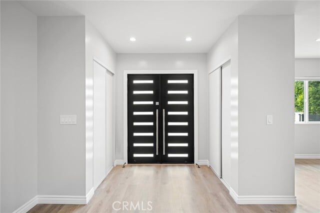 Building Photo - 8025 Bellingham Ave