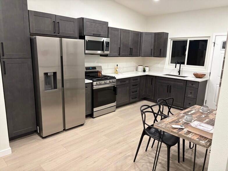 Building Photo - 6288 Broadmoor Dr