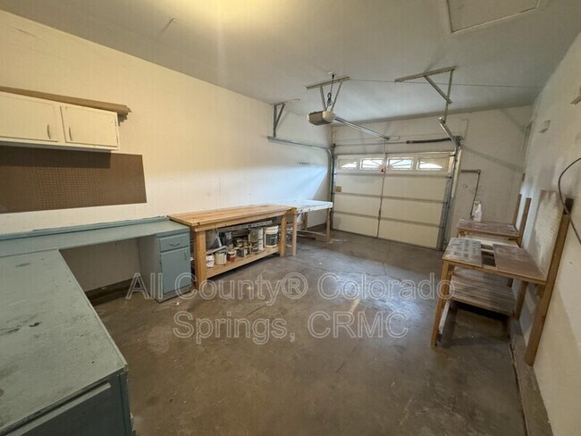 Building Photo - 1595 Luna Vista St