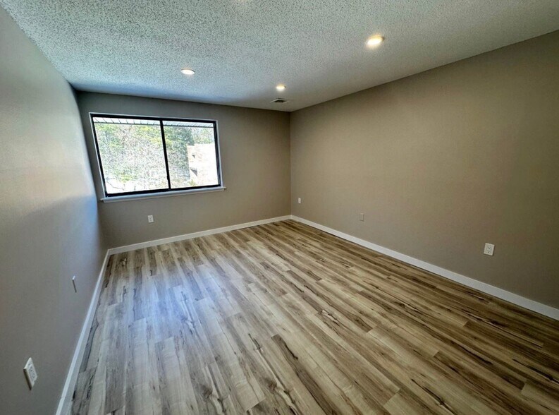 Building Photo - 47 Avonwood Rd