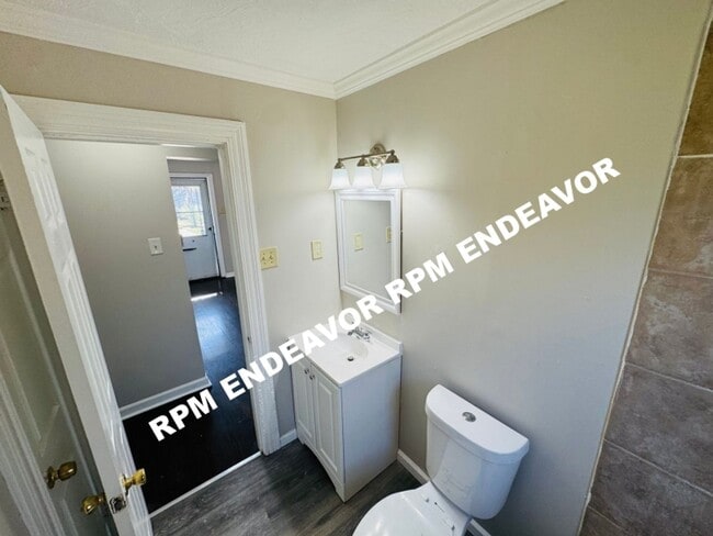 Building Photo - Cozy 2 Bed / 1 Bath