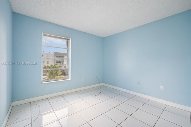 Building Photo - 1725 W 60th St