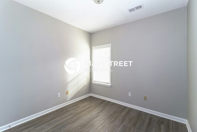 Building Photo - 3 Bedroom Pet-Friendly Home in CORDOVA, TN with Main Street Renewal