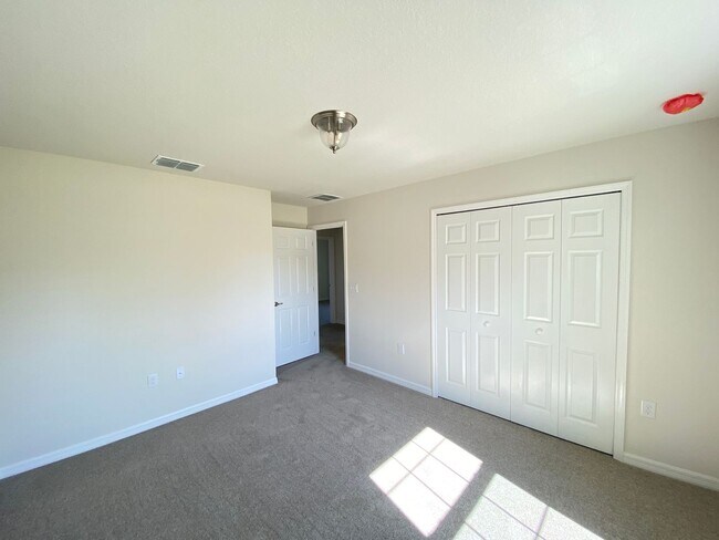 Building Photo - Desirable Marion Oaks Neighborhood 4/2/2 *WON'T LAST*