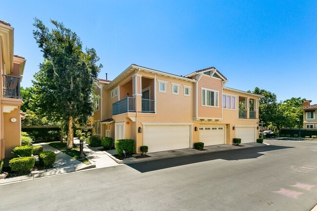 Building Photo - Paseo del Sol Charmer with Private Yard and Community Pool