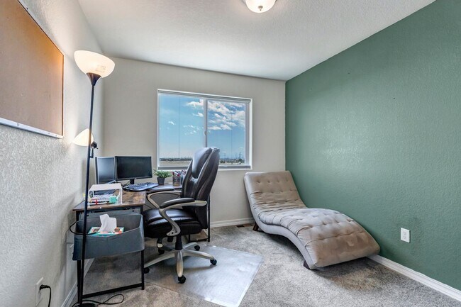 Building Photo - Like new home on Linley for rent