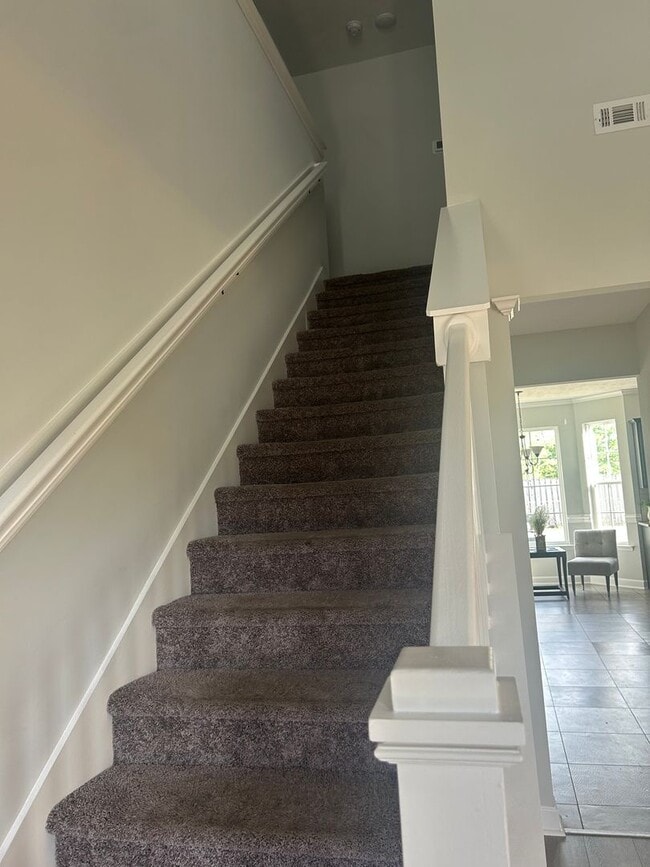 Building Photo - Beautiful Home 4 bedroom 2.5 bath