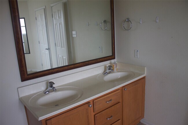 Building Photo - 26350 Riley Glen Dr