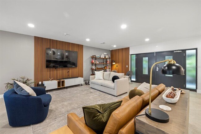 Building Photo - 1010 Central Ave N