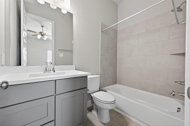 Building Photo - 15330 Legacy Pk Wy