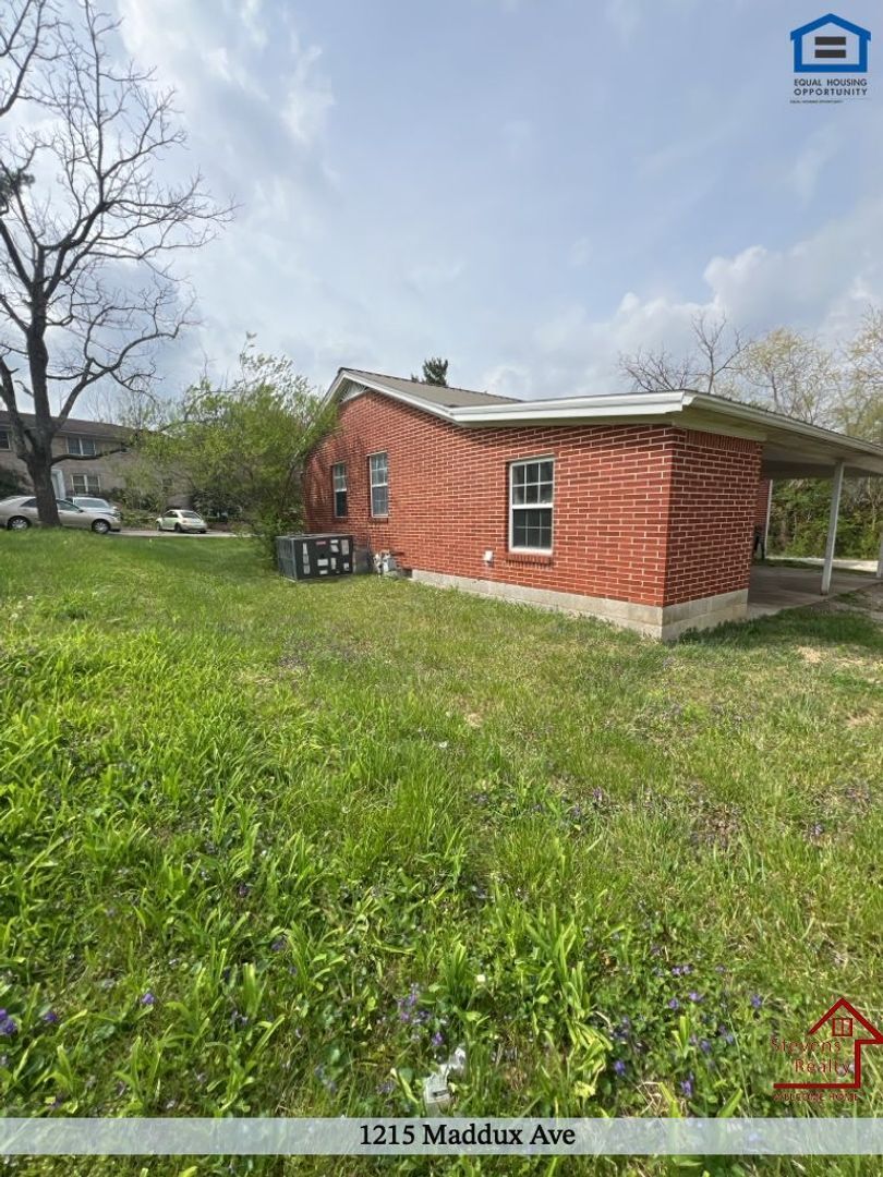 Building Photo - 1215 Maddux Ave