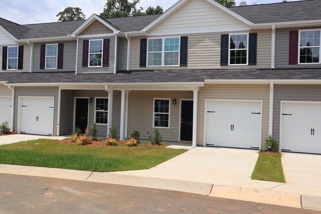 Building Photo - Three bedroom, 2.5 bath townhome in Whitsett