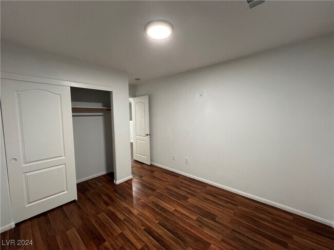 Building Photo - 9136 Wine Cellar Ave
