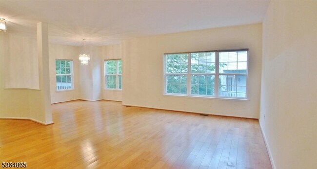 Primary Photo - 1310 Grandview Ct