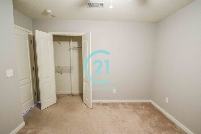 Building Photo - 3 Bed/2 Bath Home in Ashbrooke