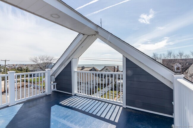 Building Photo - 1140 Fairfield Beach Rd