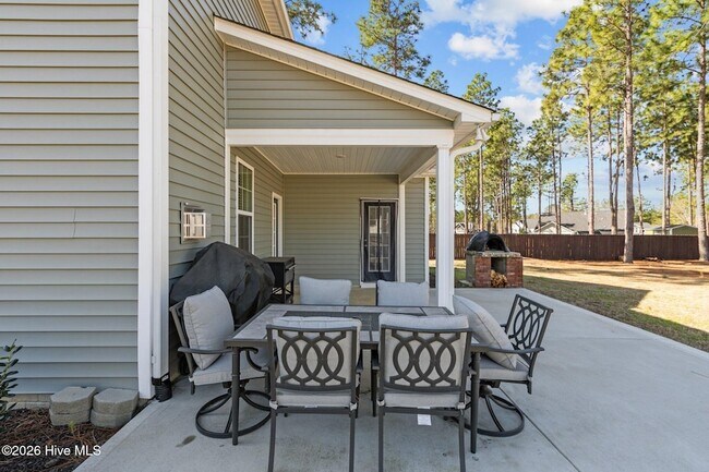 Building Photo - 217 Thistleberry Dr