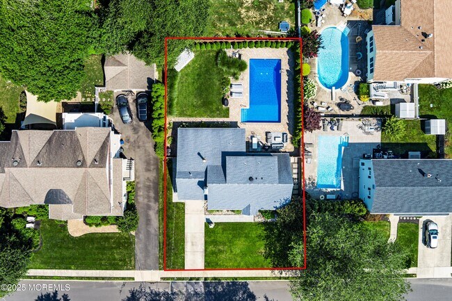 Building Photo - 1204 Holly Pl